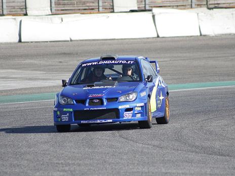 SMARTBOX - 2 giri alla guida di una Subaru Rally sul Circuito di Pomposa in Emilia Romagna - Cofanetto regalo - 2