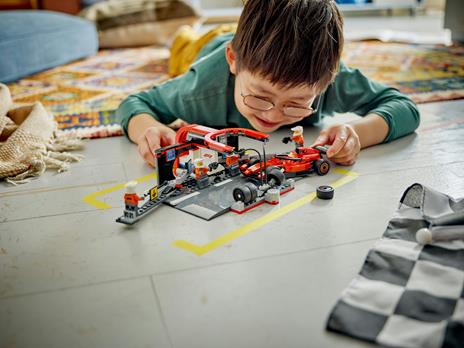 LEGO City (60443). Pit Stop e Meccanici con Monoposto Ferrari F1 - Officina - 8