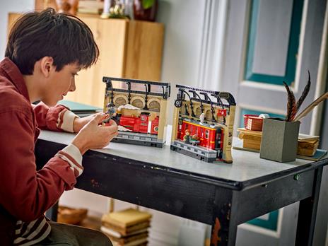 LEGO Harry Potter (76450). Book Nook: Espresso per Hogwarts - 4