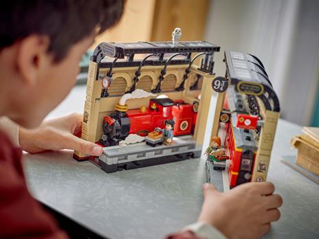 LEGO Harry Potter (76450). Book Nook: Espresso per Hogwarts - 5