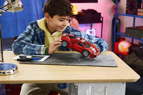 LEGO Technic (42235). Auto Ferrari 488 PISTA - 3